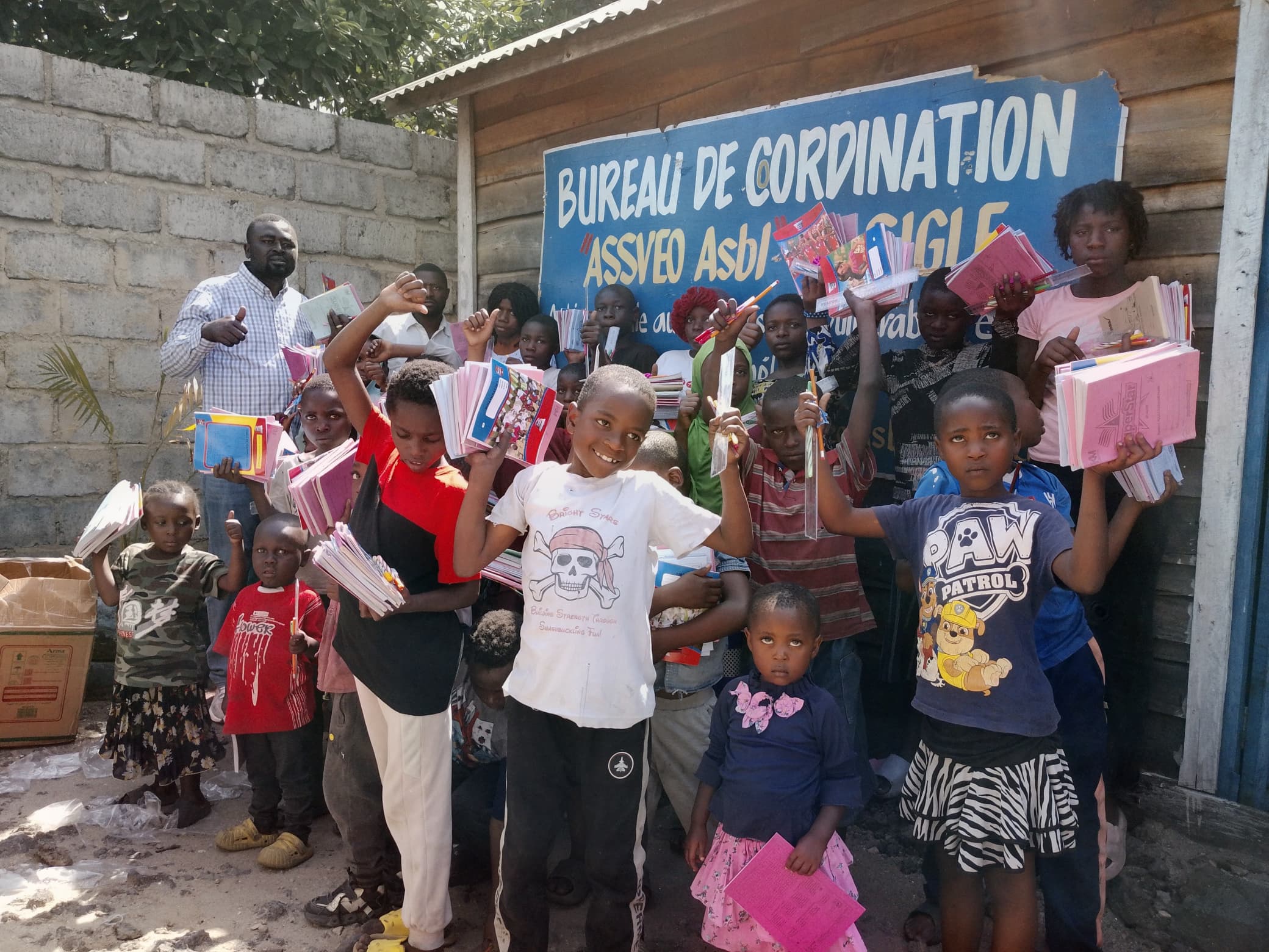 Goma : ASSVEO distribue des Kits scolaires aux orphelins et vulnérables